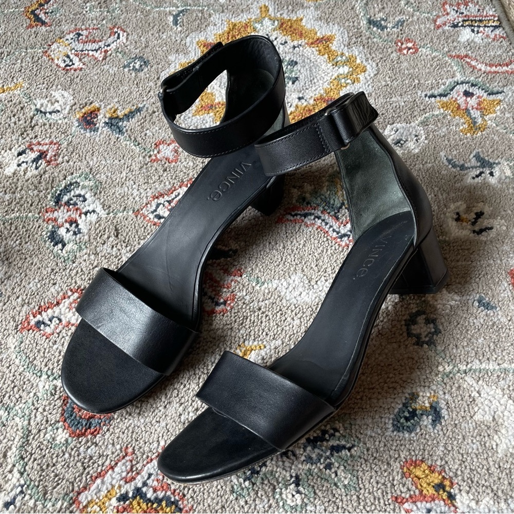 Vince Minimalist Block Low Heel Leather Sandals size 7.5